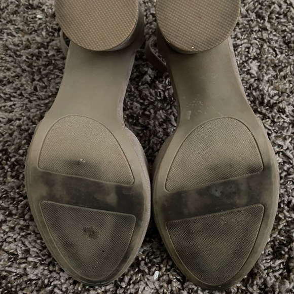 Heels - Picture 4 of 7